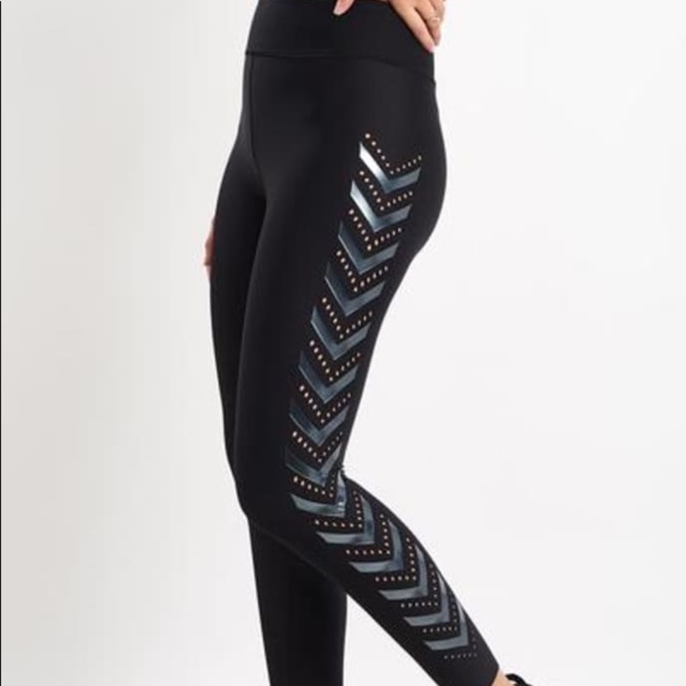 NWT ULTRACOR CHEVRON PIXELATE LEGGINGS